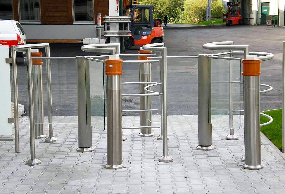 Полуростовый турникет на проходной.jpg