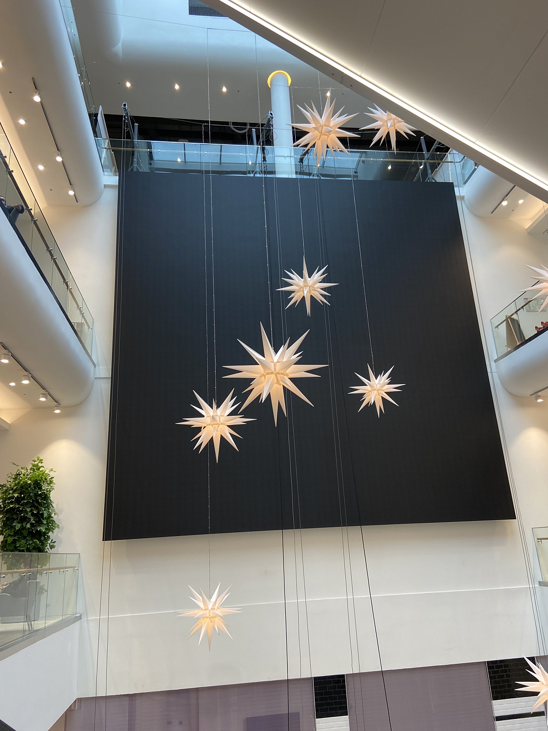 REISS (ТРЦ «СОФИЯ»)